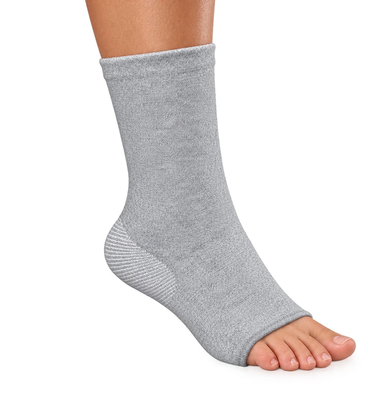 Manchon Piedelya gris porté sur un pied, talon couvert et orteils ouverts